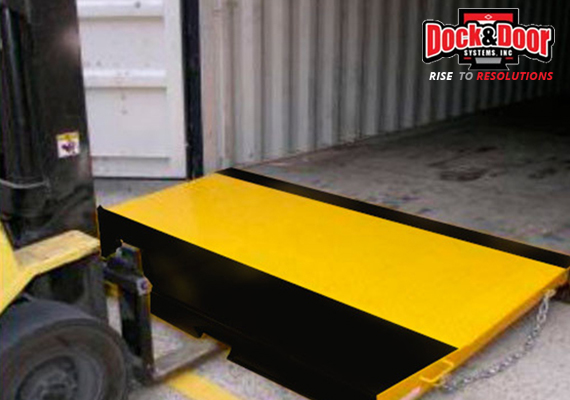 Portable mini ramp bridging a forklift and a shipping container